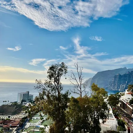 Colonial Cliffs